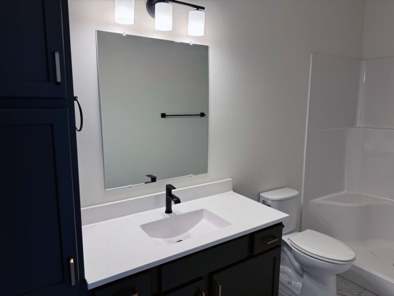 3511-3515-S-Broek-Drive-Bathroom